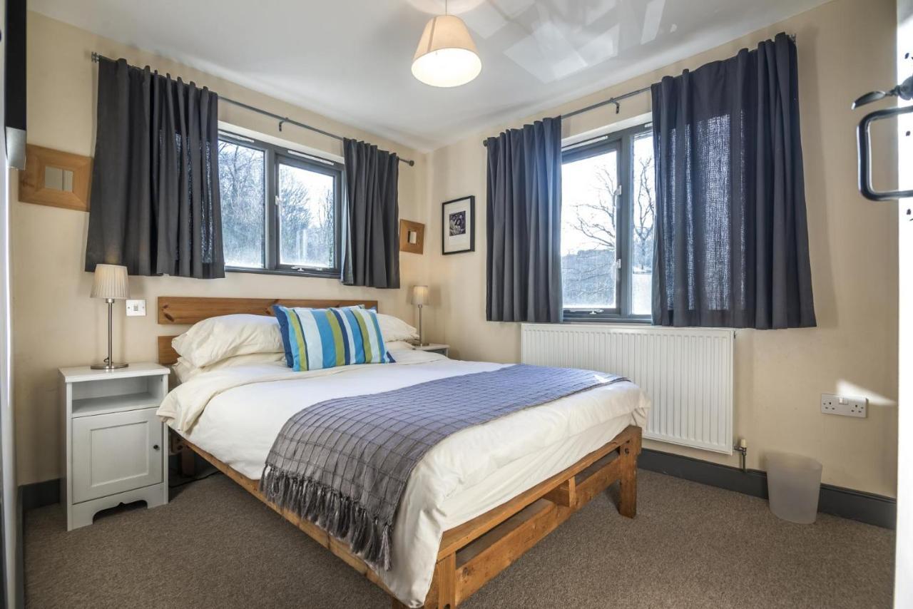 Rock Cottage - 3 Bedroom Holiday Home - Fishguard Eksteriør billede