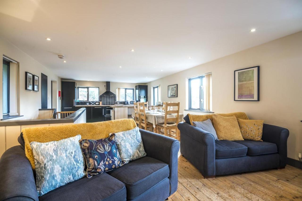Rock Cottage - 3 Bedroom Holiday Home - Fishguard Eksteriør billede