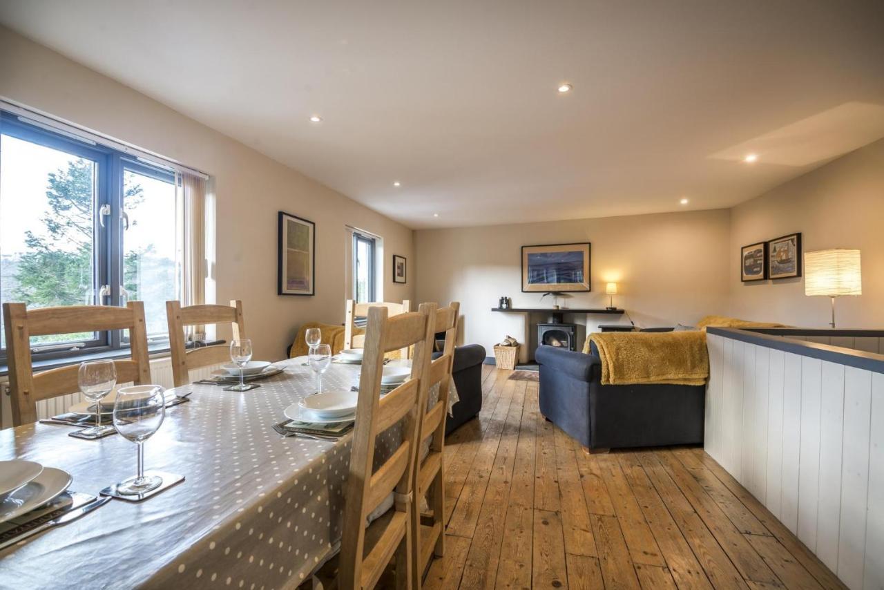 Rock Cottage - 3 Bedroom Holiday Home - Fishguard Eksteriør billede