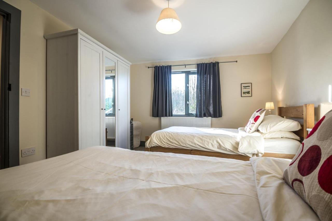Rock Cottage - 3 Bedroom Holiday Home - Fishguard Eksteriør billede
