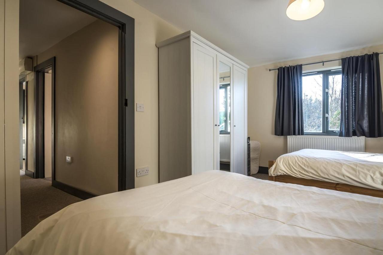 Rock Cottage - 3 Bedroom Holiday Home - Fishguard Eksteriør billede