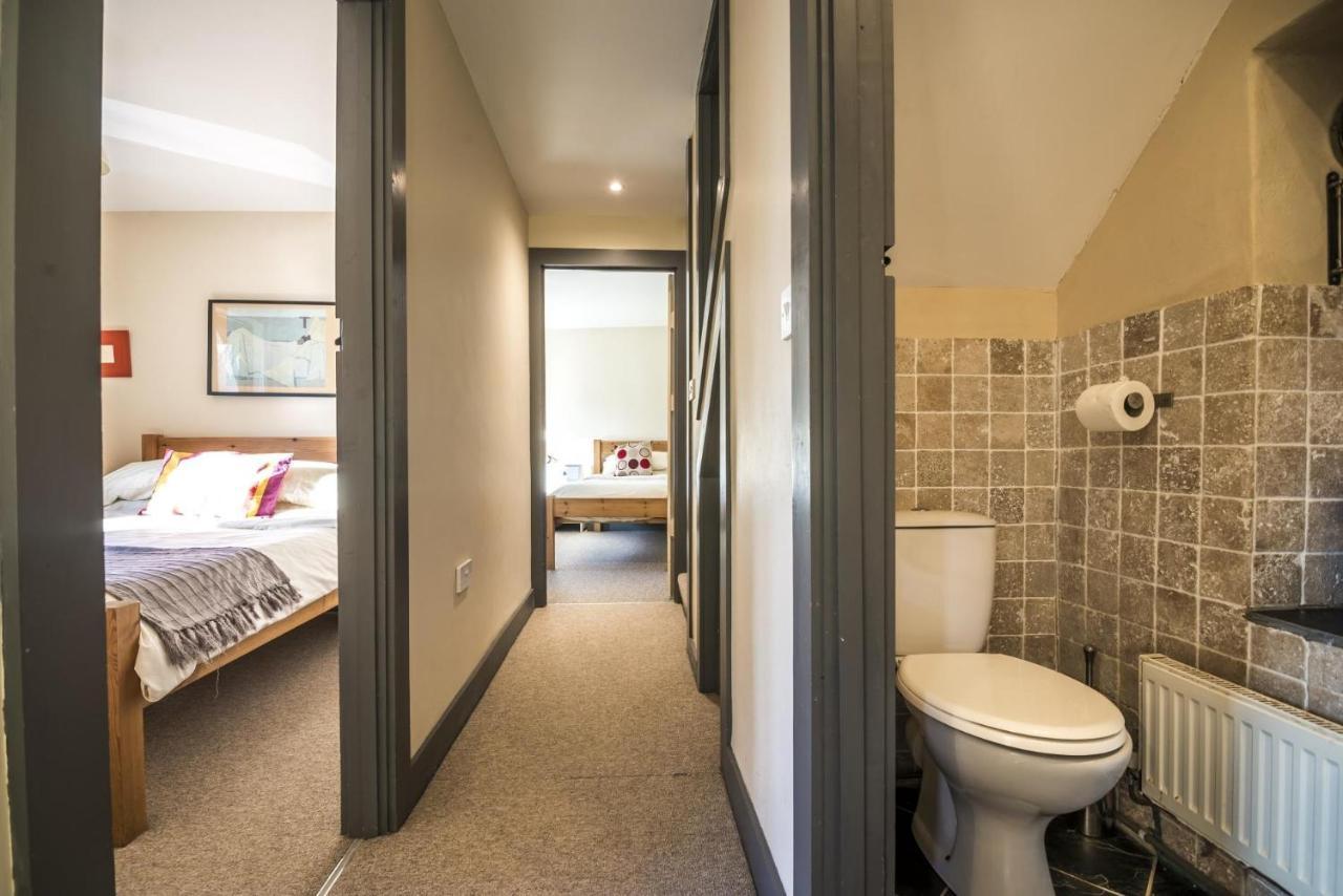 Rock Cottage - 3 Bedroom Holiday Home - Fishguard Eksteriør billede