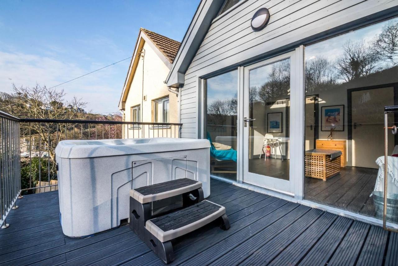 Rock Cottage - 3 Bedroom Holiday Home - Fishguard Eksteriør billede