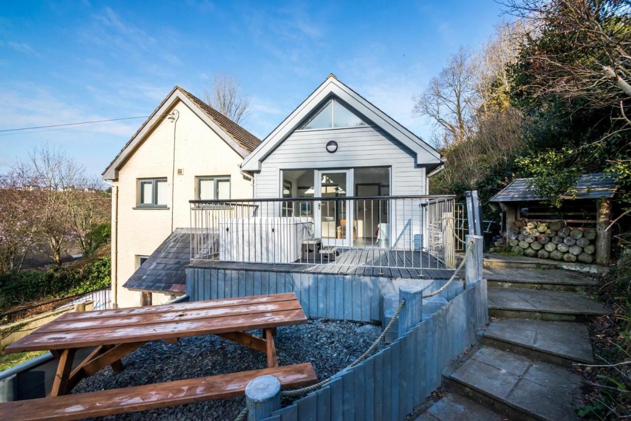Rock Cottage - 3 Bedroom Holiday Home - Fishguard Eksteriør billede