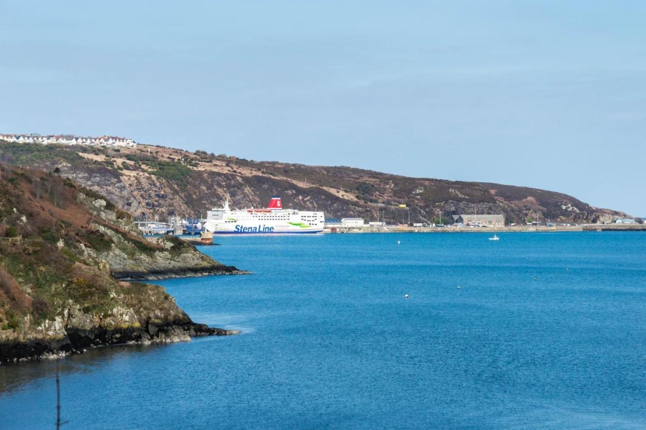Rock Cottage - 3 Bedroom Holiday Home - Fishguard Eksteriør billede
